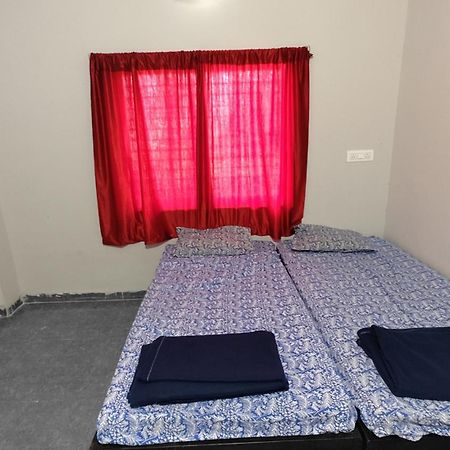Aadishkti Bhakt Nivas Hotel Tuljapur Kültér fotó