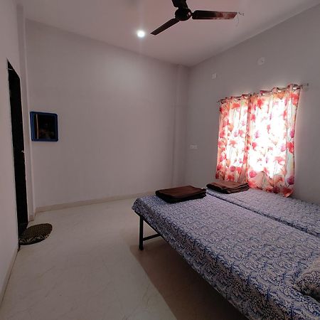 Aadishkti Bhakt Nivas Hotel Tuljapur Kültér fotó