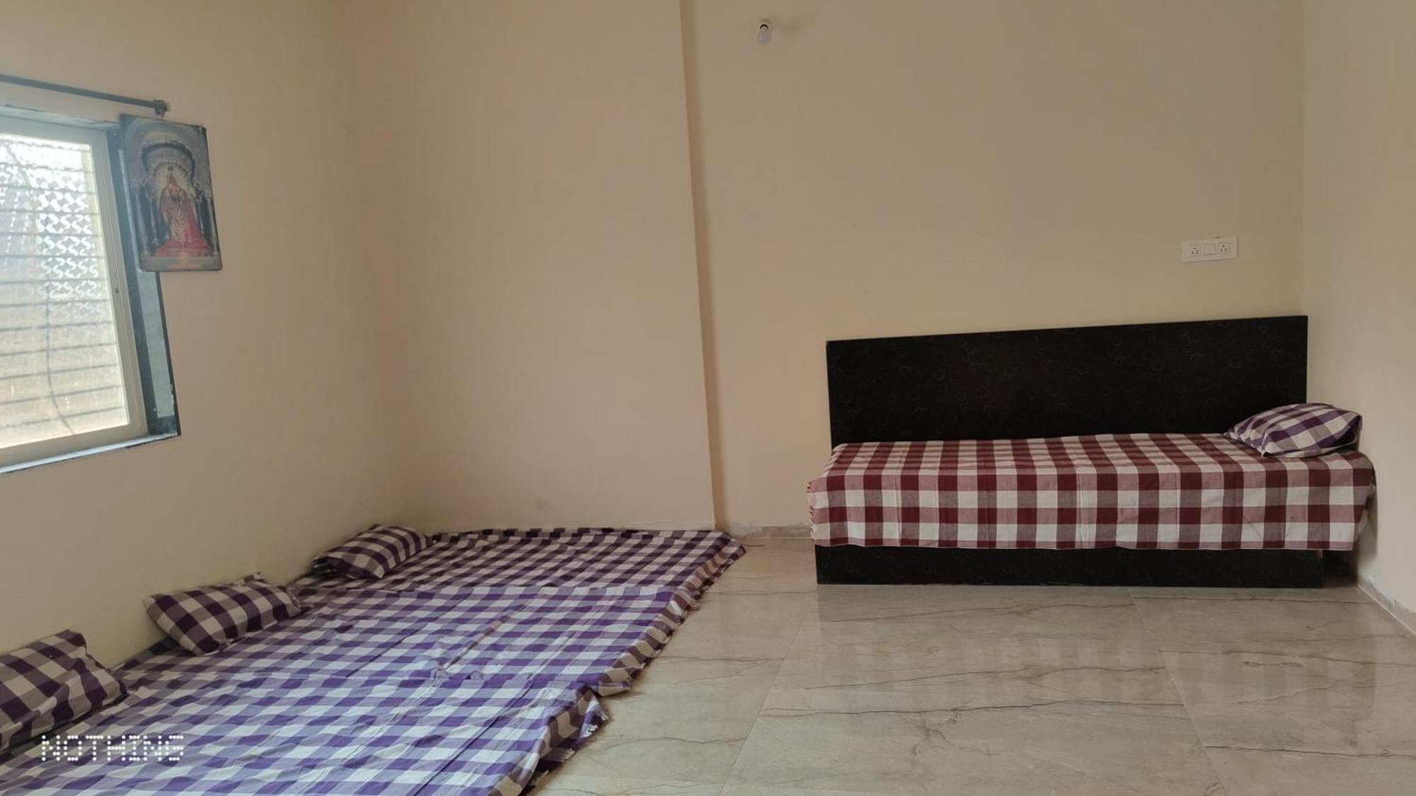 Aadishkti Bhakt Nivas Hotel Tuljapur Szoba fotó