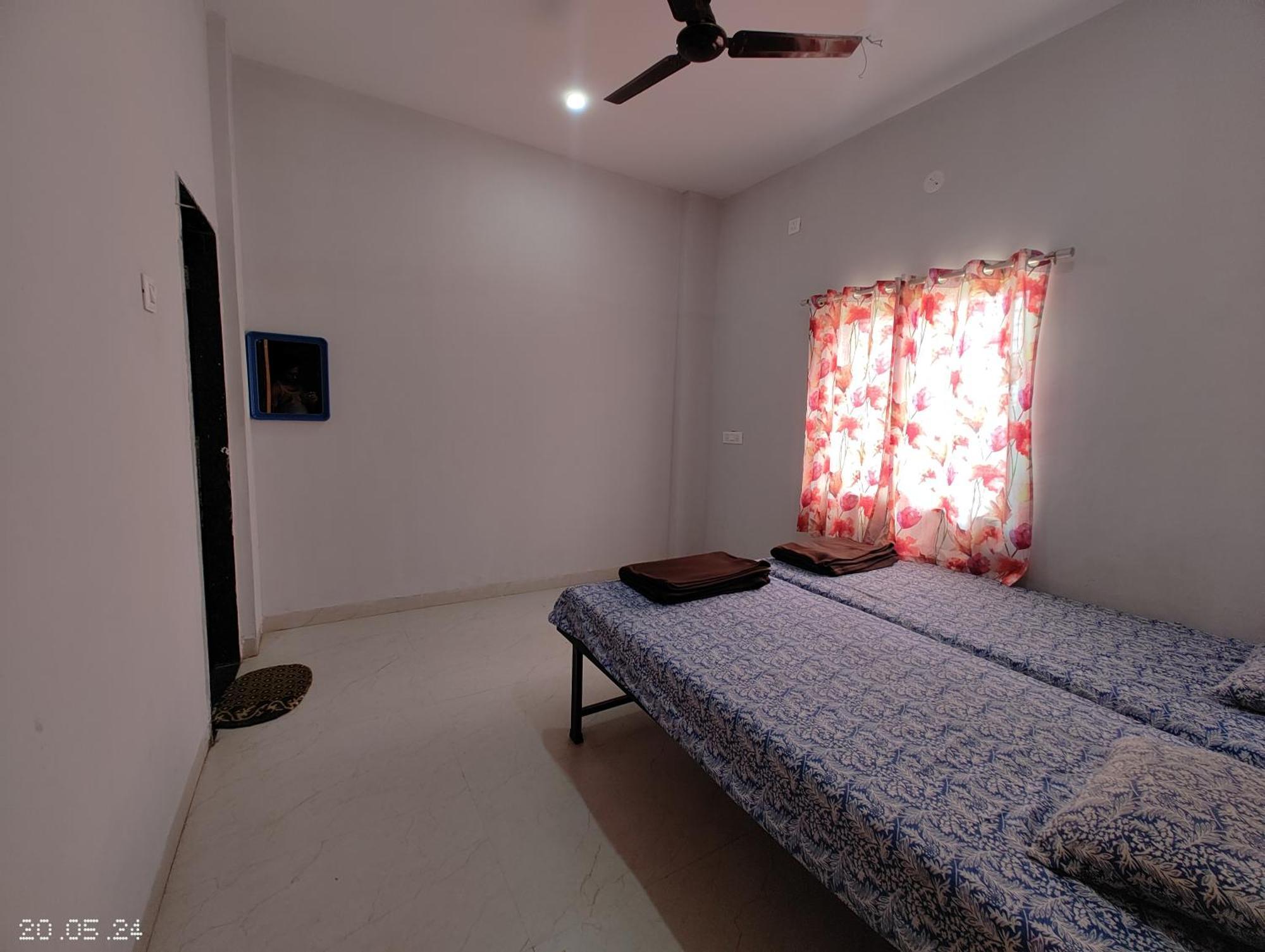 Aadishkti Bhakt Nivas Hotel Tuljapur Kültér fotó